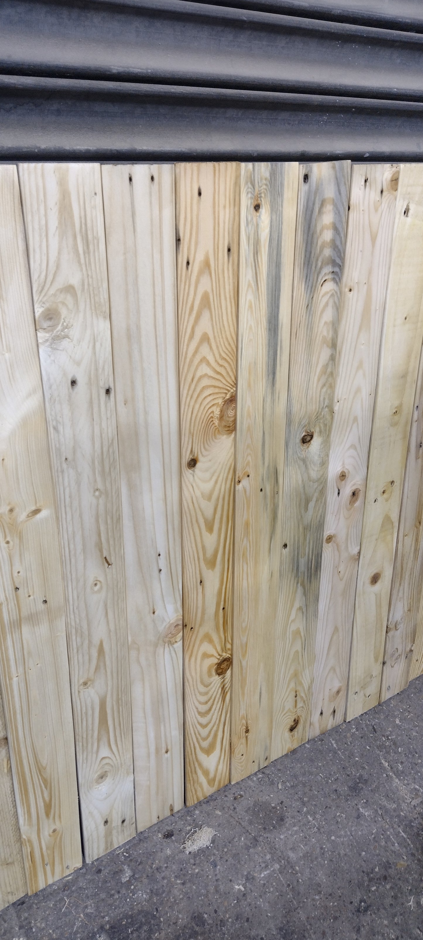 Sustainable Craft: 30 Reclaimed Pallet Wood Boards for Creative Projects