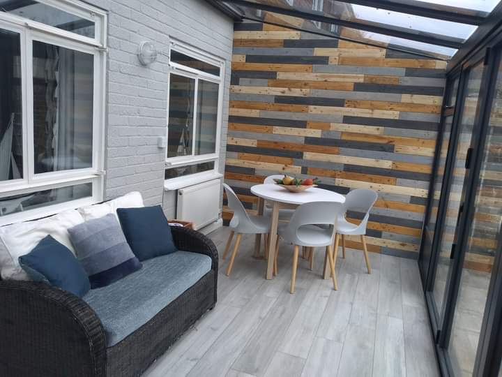 Premium Painted Pallet Planks - 4 Colours Available - Oak, Gray, Anthracite, and Clear - 1SQM